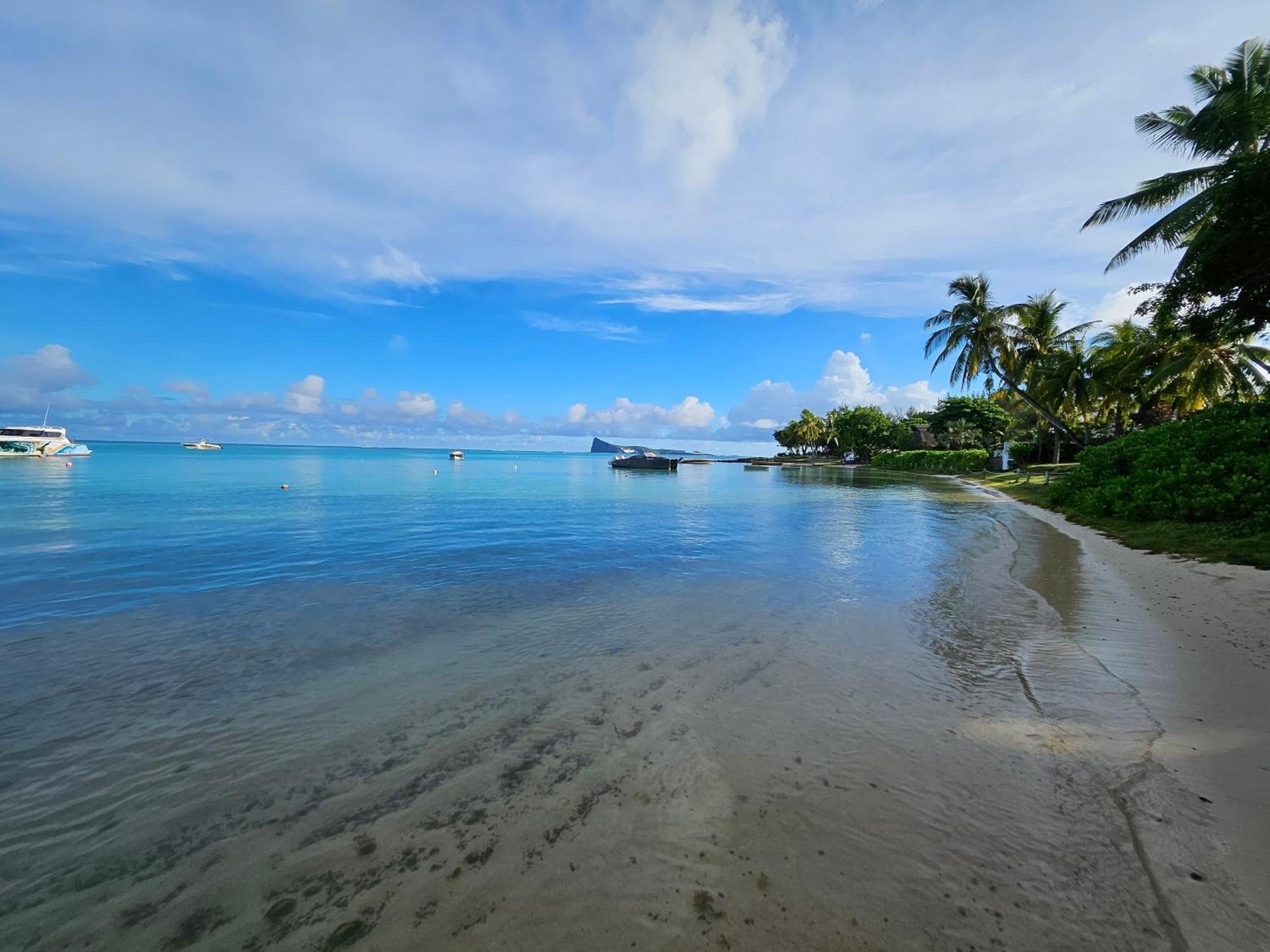 Beachwalk Deluxe Apartment - 50 Steps To The Beach Cap Malheureux Bagian luar foto