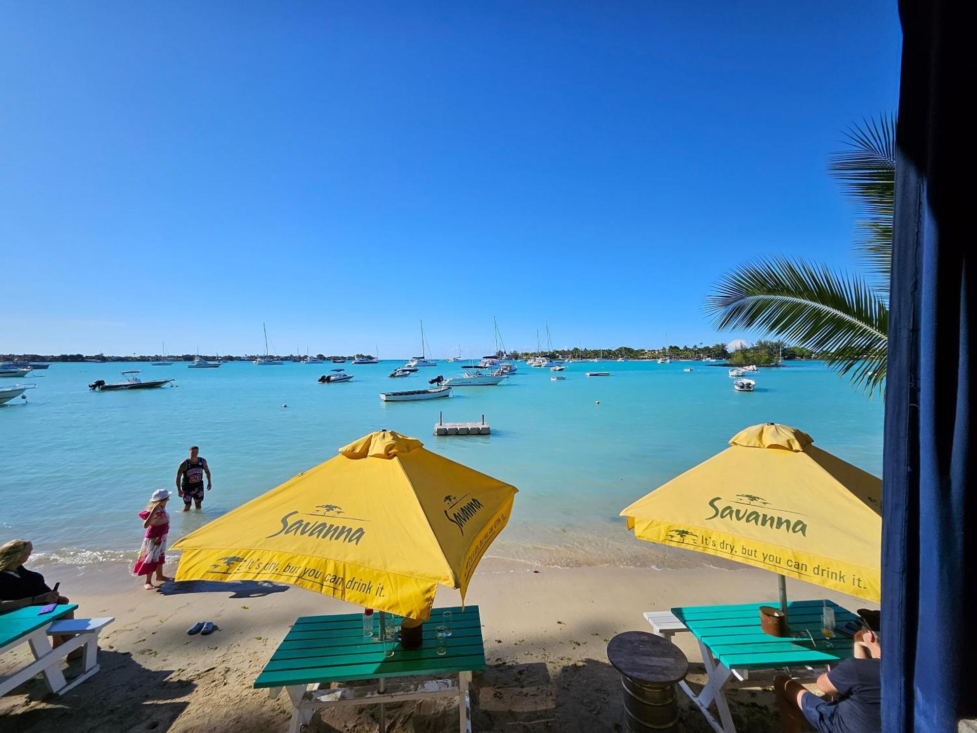 Beachwalk Deluxe Apartment - 50 Steps To The Beach Cap Malheureux Bagian luar foto